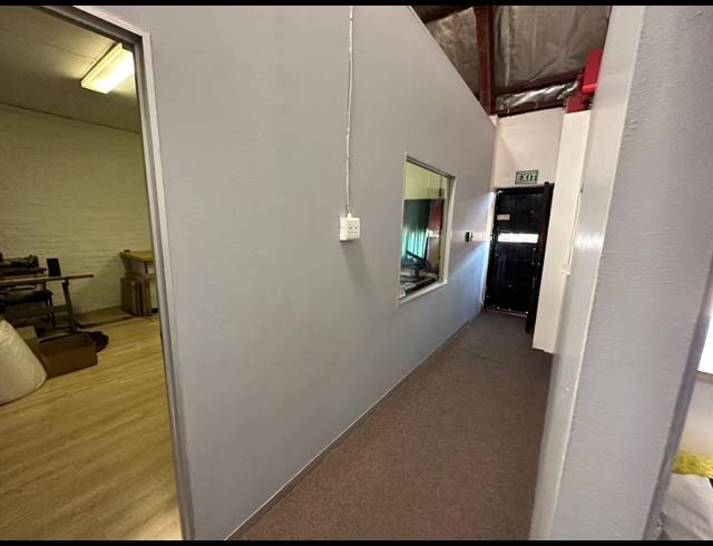 193M² WAREHOUSE TO LET IN CROWN